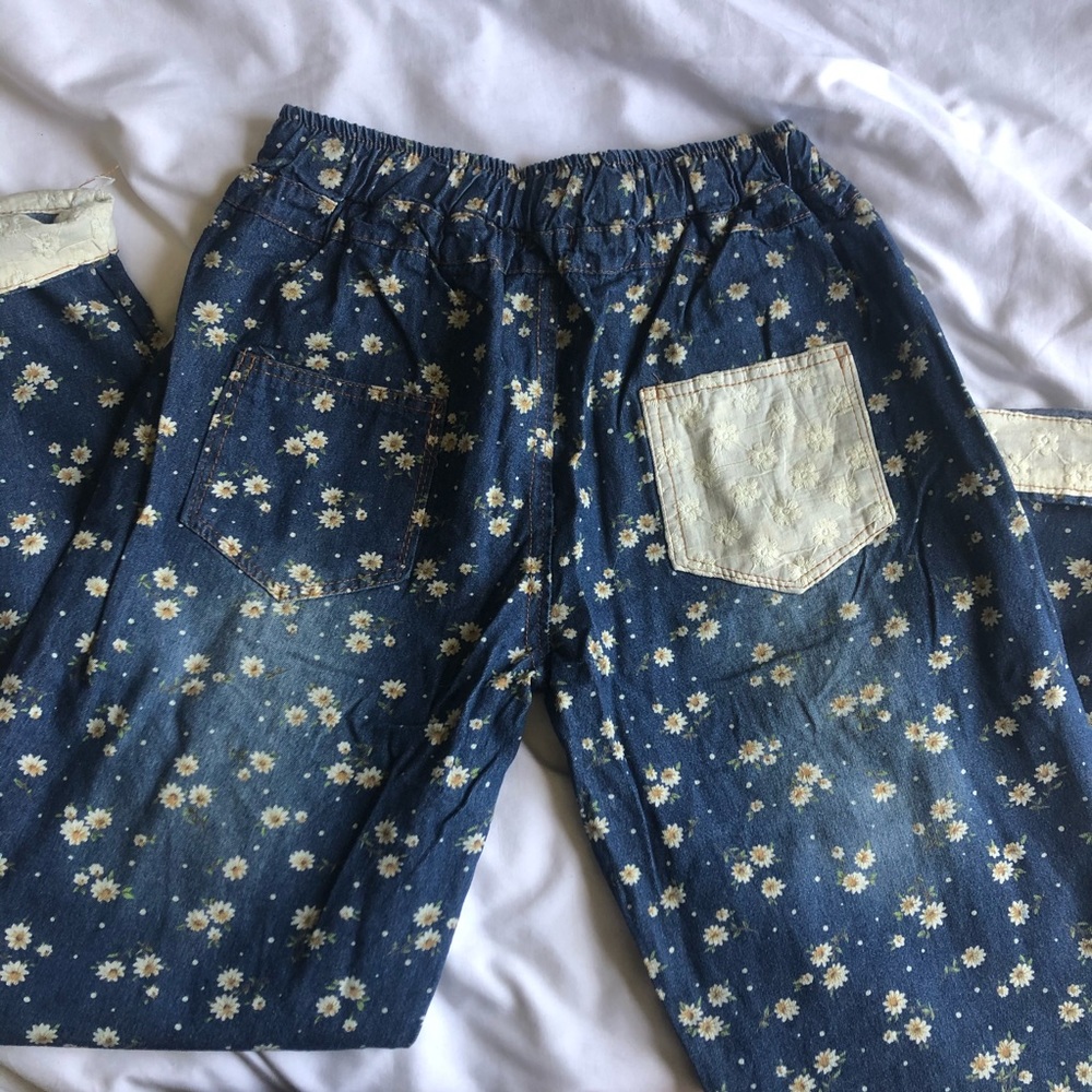 Daisy printed jeans